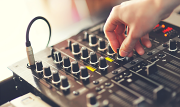 Der DJ von SAL-BO.DE gibt wertvolle Tipps zur Musikauswahl auf Ihrer Hochzeitsfeier.